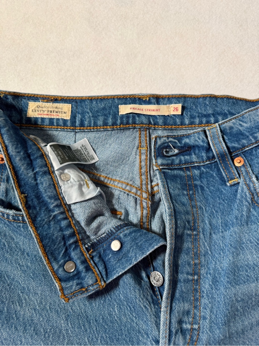 Levi's Women's Straight Leg Jeans - Mid Blue! Most flattering fit!
